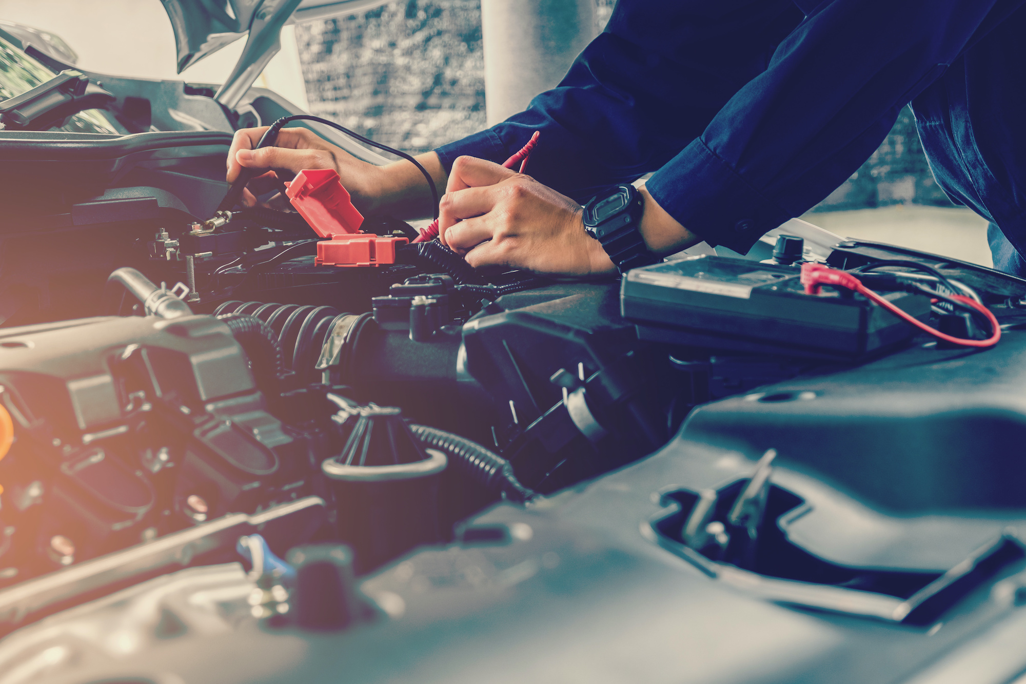 What are the Symptoms of a Dying Car Battery?